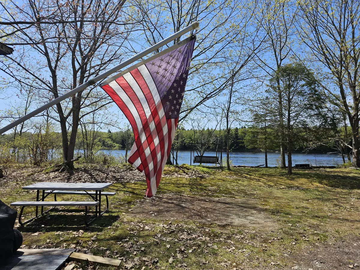 Mattawamkeag, ME 04459,338 Medway RD