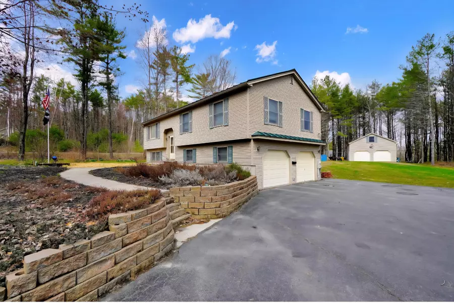 61 Town Farm RD, Oakland, ME 04963
