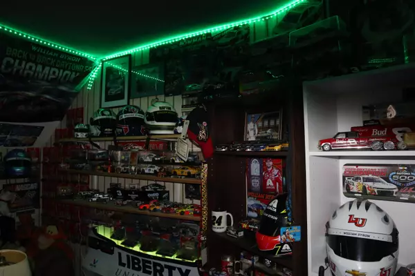 Skowhegan, ME 04976,72 Milburn ST