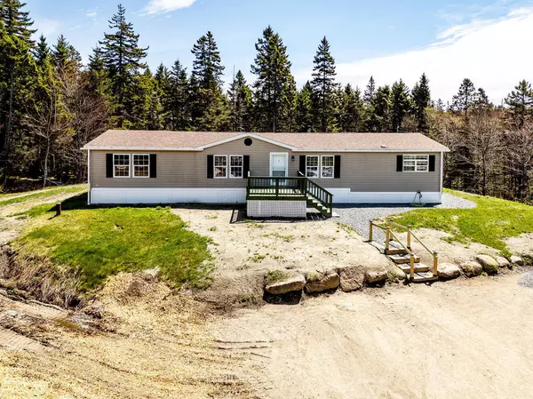 18 Evergreen CT, Stonington, ME 04681