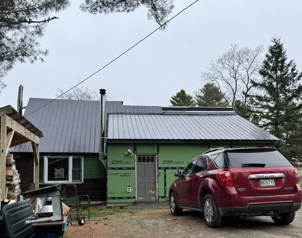 Medford, ME 04463,27 Trestle RD