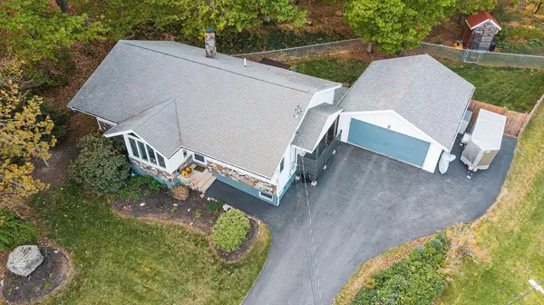 32 Orchard CIR, Lewiston, ME 04240