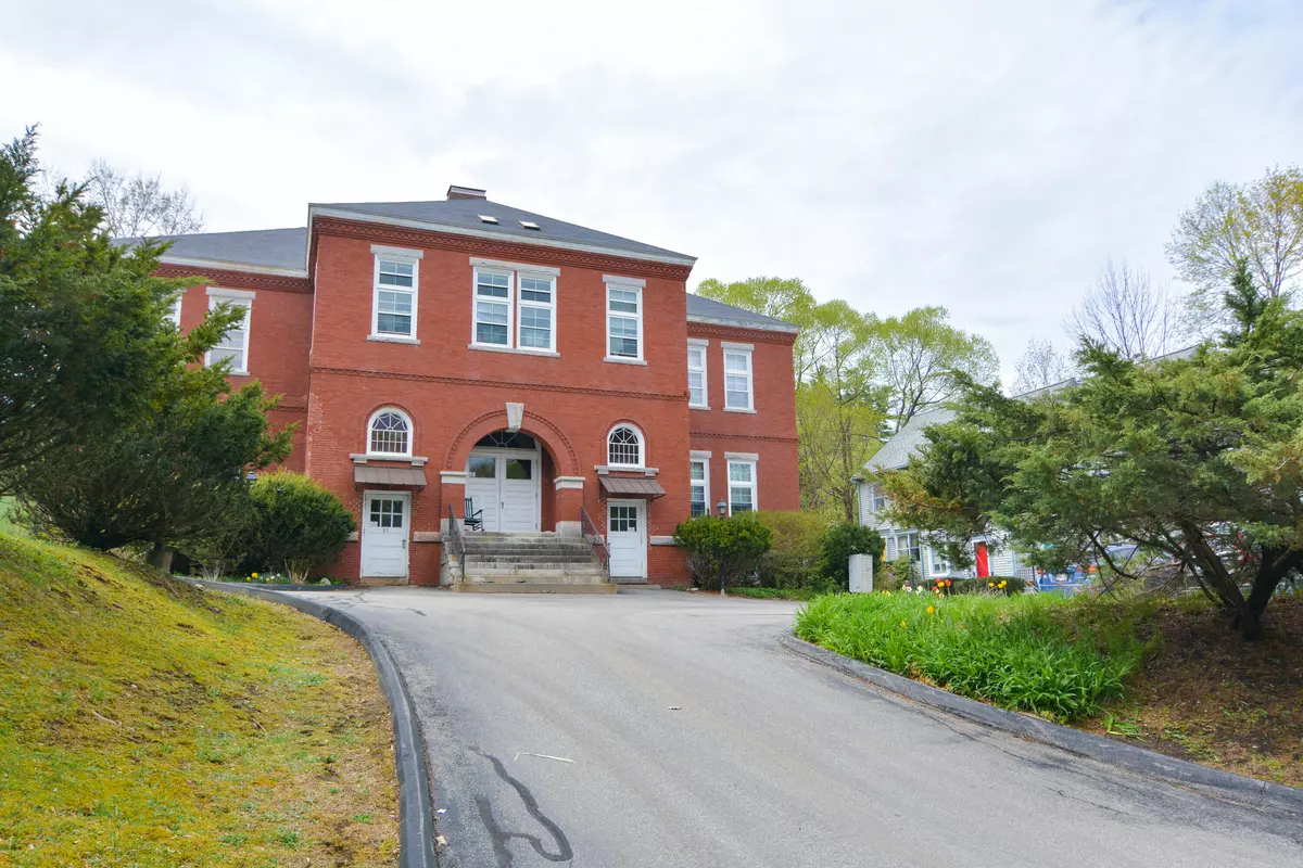 Hallowell, ME 04347,85 Middle ST #6