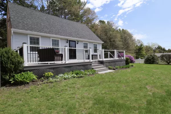 10 Memory LN, Bowdoin, ME 04287