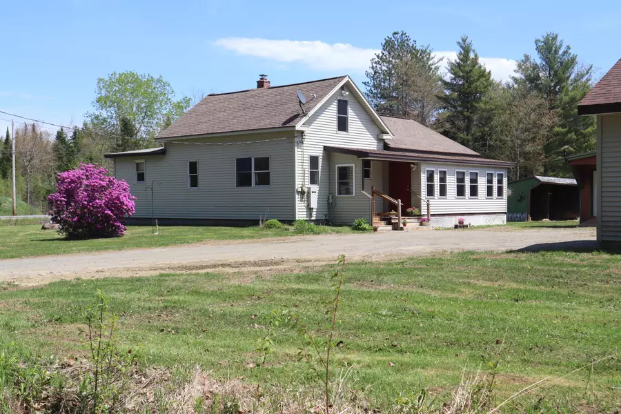 6 Decker RD, Mercer, ME 04957