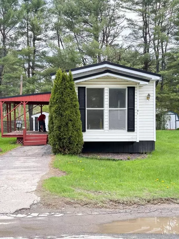 51 Victoria DR, Waterville, ME 04901