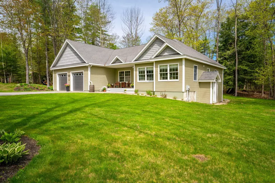 68 Mclellan RD, Gorham, ME 04038