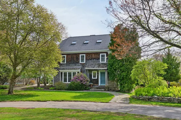 7 Clubhouse DR, Kennebunk, ME 04043