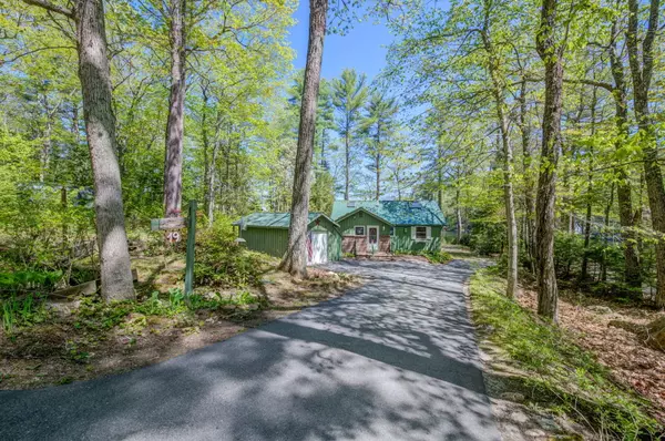 19 Pulpit Rock RD, Raymond, ME 04071