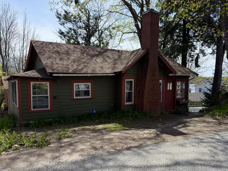 21 Niles RD, Sabattus, ME 04280
