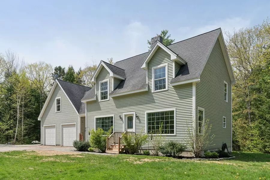 4 Caswell RD, Gray, ME 04039