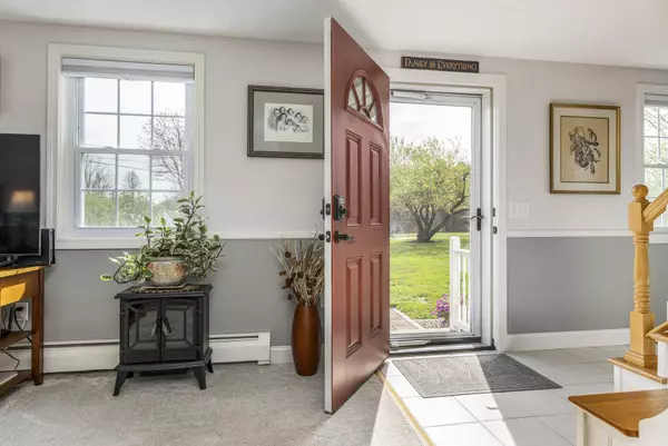 Standish, ME 04084,8 Oak Ridge DR