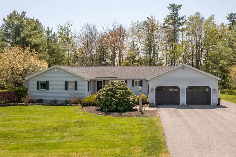 20 Hemlock DR, Cumberland, ME 04021