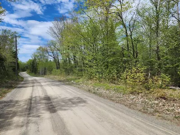 207 Cow Team RD, Crystal, ME 04747