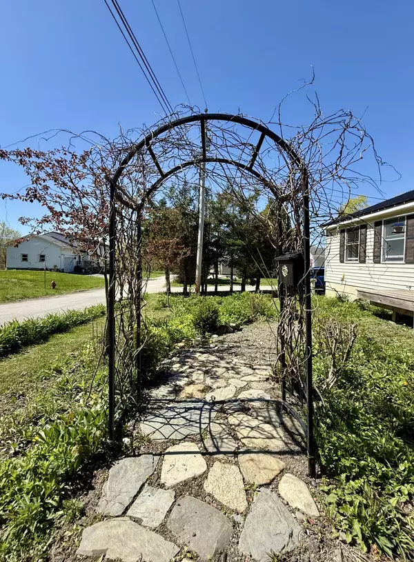 Calais, ME 04619,63 Spring ST