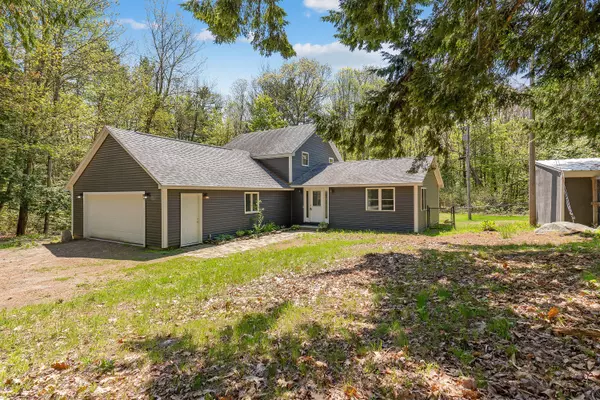 36 Rideout LN, Gardiner, ME 04345