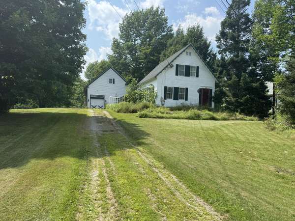 4 Main ST, Saint Albans, ME 04971