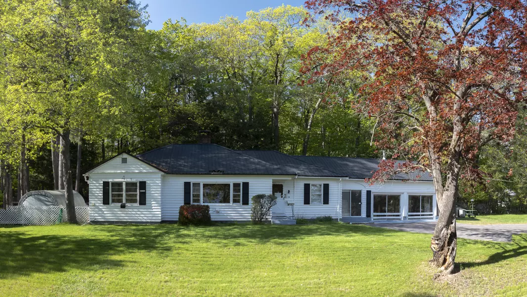 13 Packard AVE, Norway, ME 04268