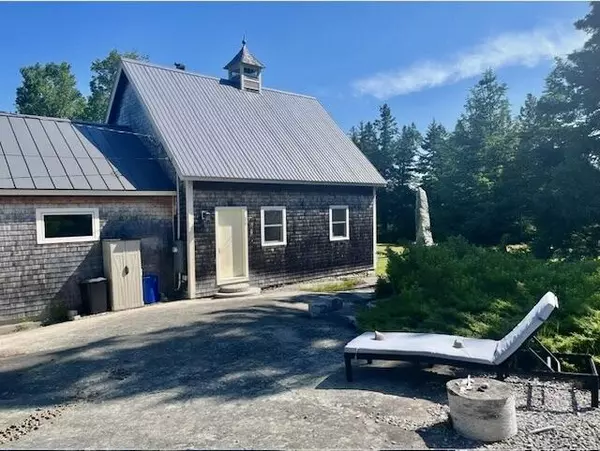 Vinalhaven, ME 04863,26 Hamilton DR