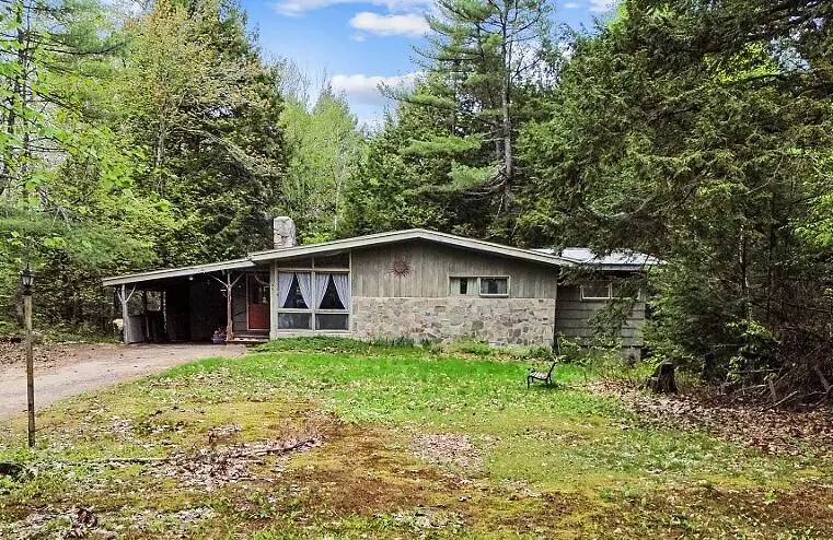 Topsham, ME 04086,587 Lewiston RD