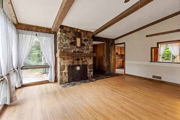 Topsham, ME 04086,587 Lewiston RD