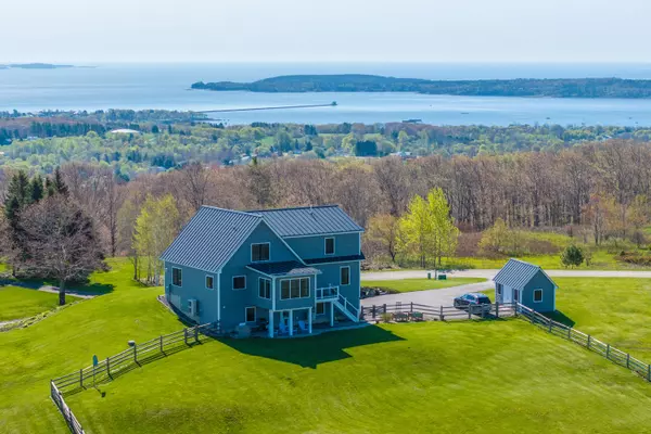 6 Clayton LN, Rockland, ME 04841