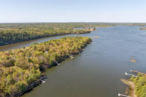 Wiscasset, ME 04578,83 Cushman Point RD