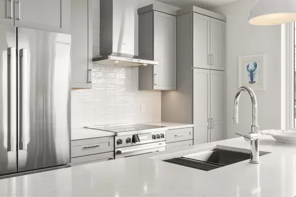 Falmouth, ME 04105,267 US Route 1 #PH 507