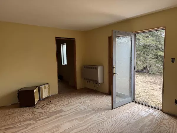 Corinth, ME 04427,82 Taber LN