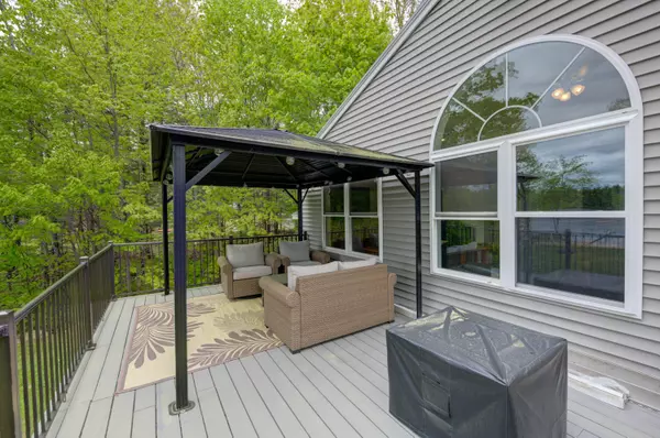 Casco, ME 04015,101 Thomas Pond Shore RD