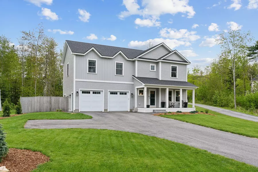 8 Hayfield LN, Windham, ME 04062