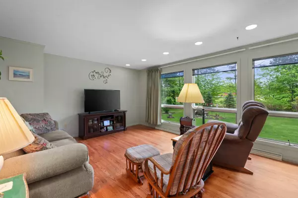 Fryeburg, ME 04037,55 Woodland ST