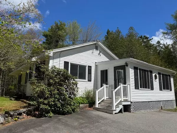 Blue Hill, ME 04614,927 Pleasant ST