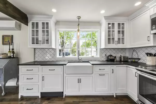 Camden, ME 04843,16 Cross ST