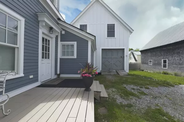 Camden, ME 04843,16 Cross ST