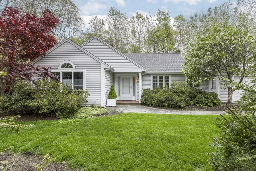 5 Honeysuckle LN, Scarborough, ME 04074