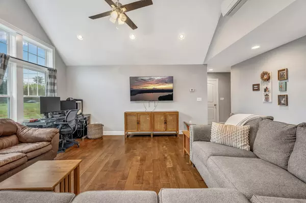 Bangor, ME 04401,1893 Union ST