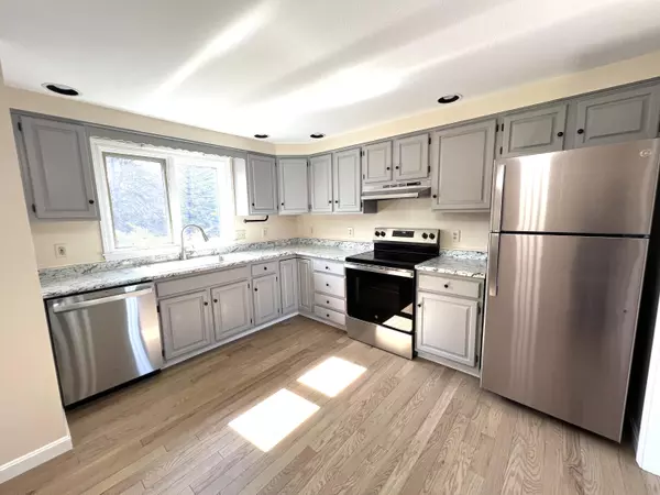 Saco, ME 04072,162 Beach ST #3