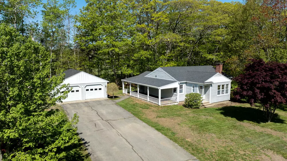 24 Chapel ST, Boothbay, ME 04537
