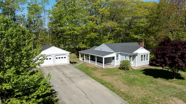 24 Chapel ST, Boothbay, ME 04537