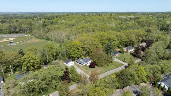 Boothbay, ME 04537,24 Chapel ST