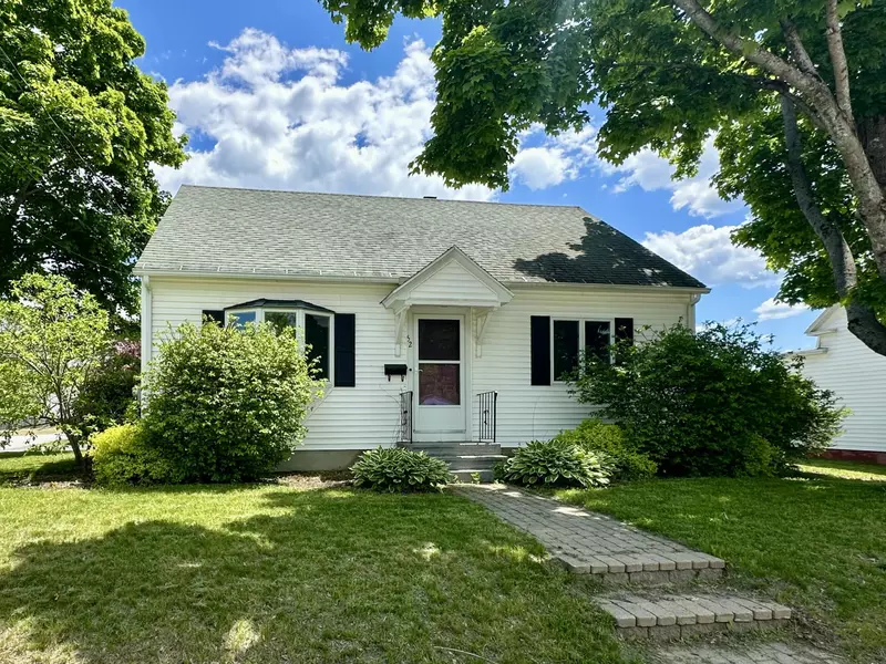 52 Rideout AVE, Lewiston, ME 04240