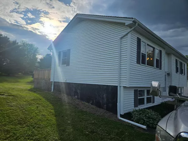 262 Golf Course RD, Newport, ME 04953