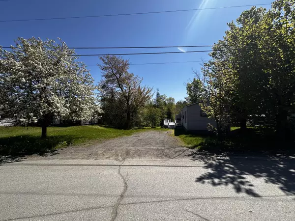 10 Cemetery LN, Greenville, ME 04441