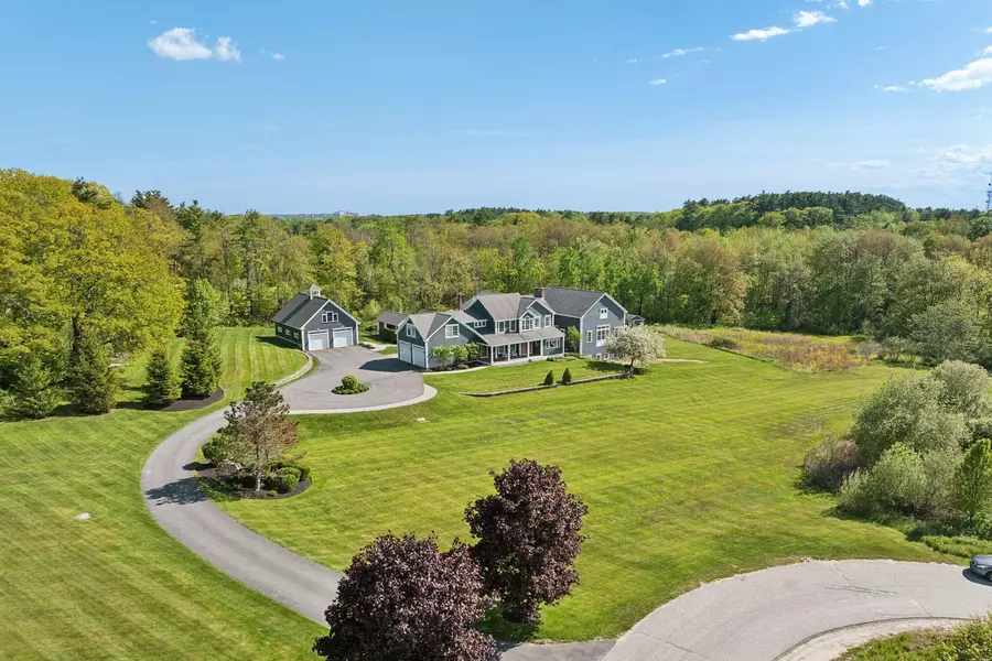 10 Jameson DR, Falmouth, ME 04105