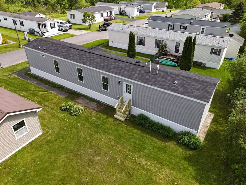 5 Anita ST, Sabattus, ME 04280