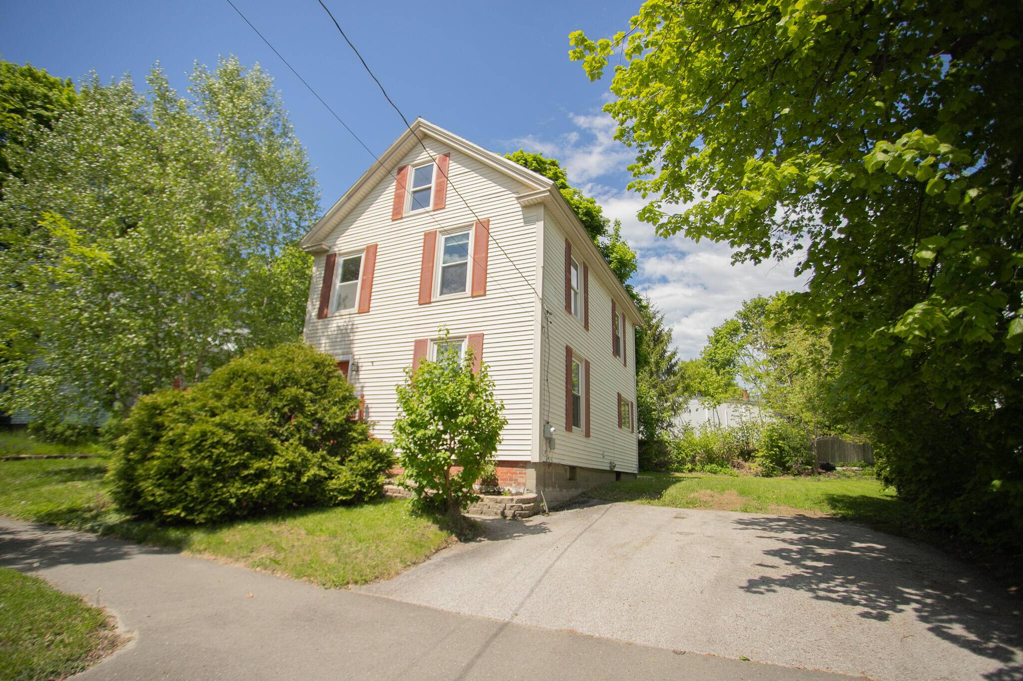 28 Pier ST, Bangor, ME 04401