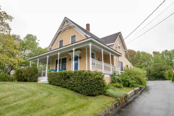 659 Old County RD, Rockland, ME 04841