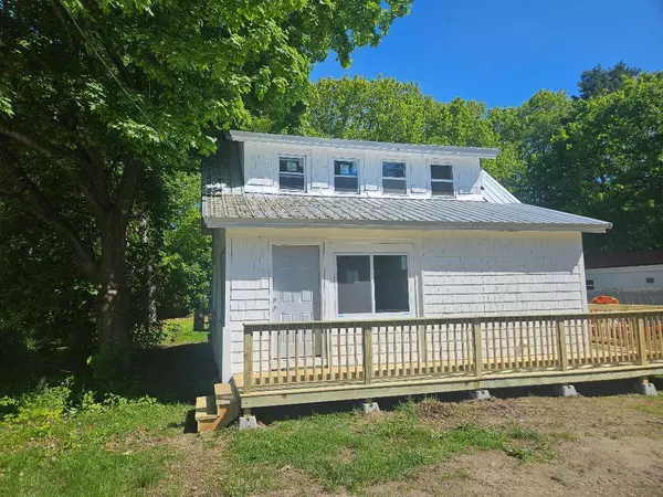 Newport, ME 04953,34 Highland AVE