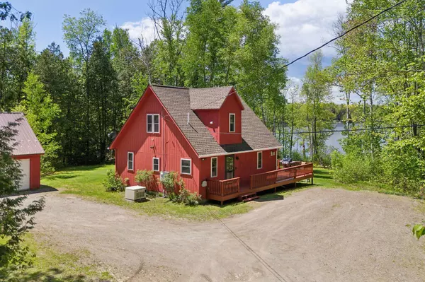 Newport, ME 04953,80 Hart ST